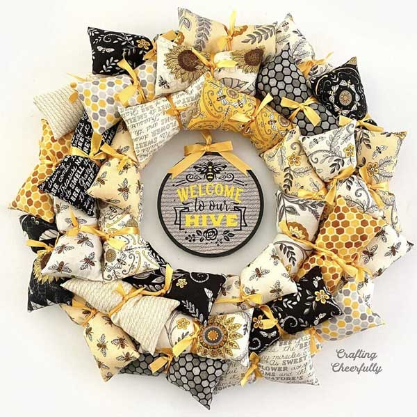 CT Make & Take Pillow Wreath Bee Grateful